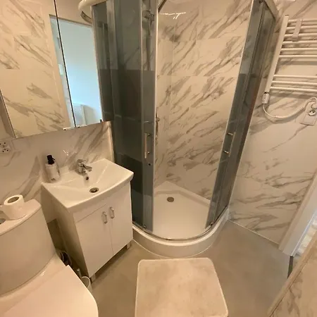 Nad Jeziorem Apartment *